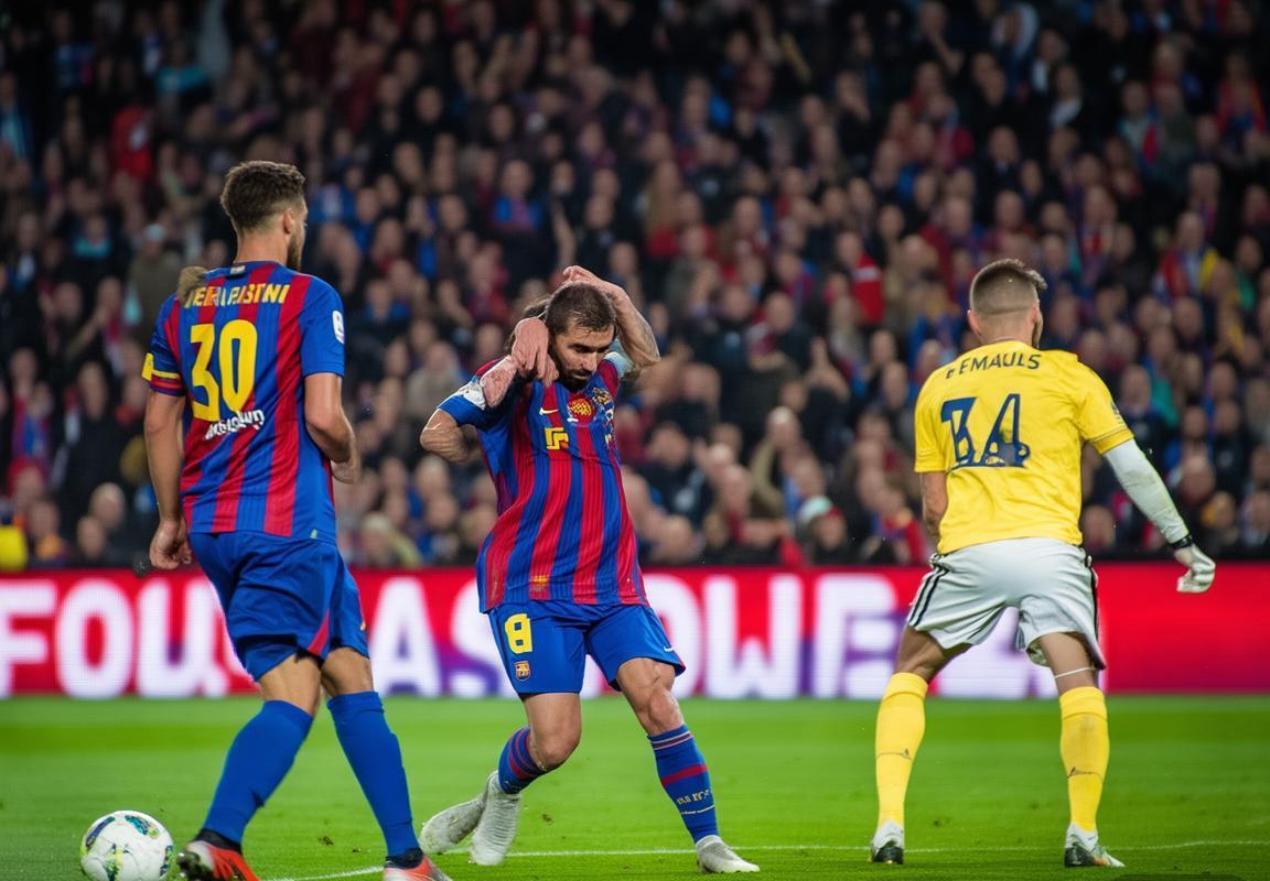 西甲豪门补时头球绝杀意甲豪门，头球破门锁定胜局